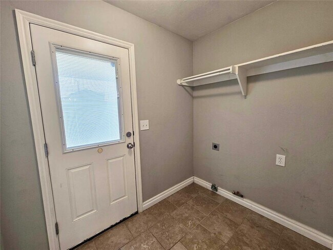 Building Photo - 6117 Cielo Terrace