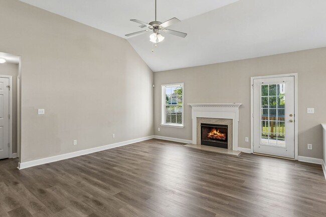 Building Photo - 2601 Danbury Cir