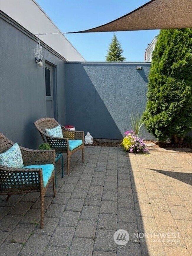 Building Photo - Beautiful 3-Condo in Lakewood – Apply Today!