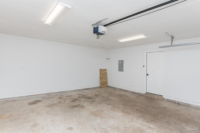 Building Photo - 8238 Li Fair Dr