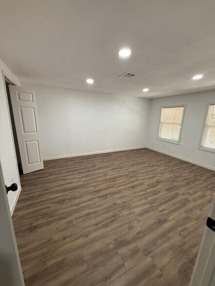 Building Photo - 3905 Fox St