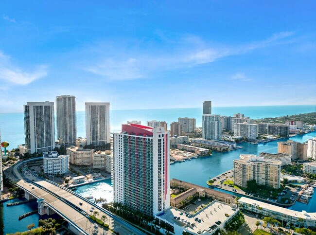 Building Photo - 2602 E Hallandale Beach Blvd