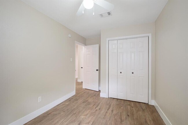 Building Photo - 8900 Pocono Cove