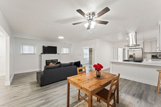 Building Photo - 1507 W 84th Pl