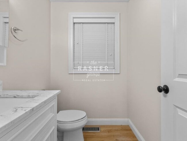 Building Photo - 17 Beacon St