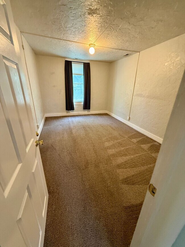 Building Photo - Downtown Boise-Located close to everything!!