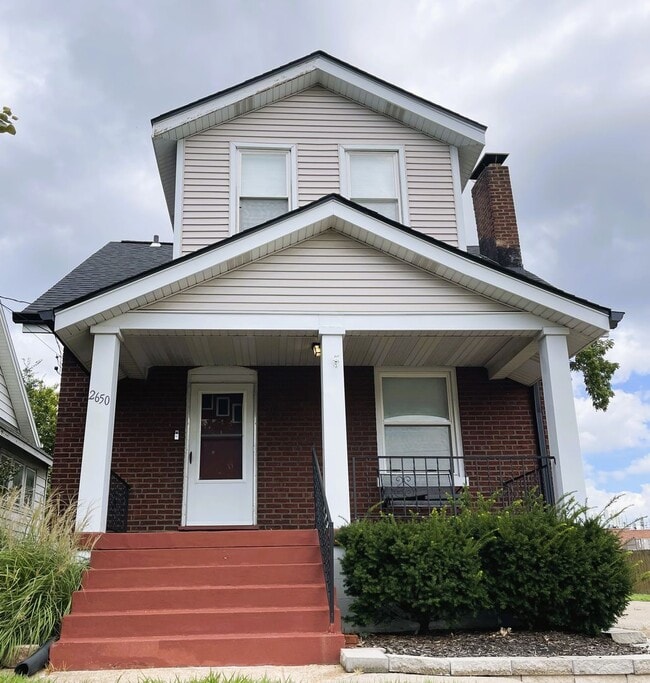 Building Photo - 2650 Lyle Ave