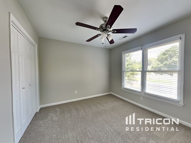 Building Photo - 2605 Douglas Ln