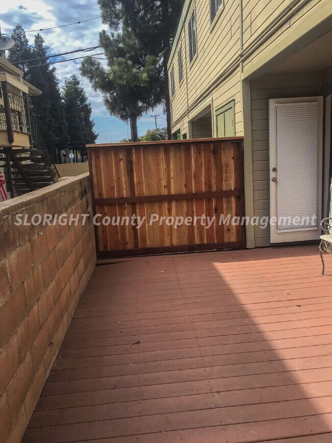 Building Photo - AVAILABLE NOW - 2 Bedroom plus den and loft / 2 Bathroom Condo on East Foothill in SLO