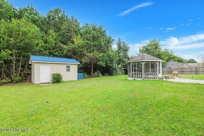 Building Photo - 304 Woody Way