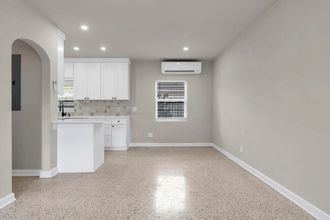 Building Photo - 17 Ocean Breeze