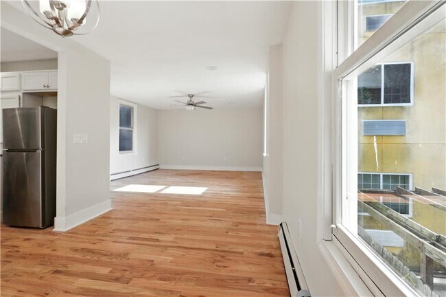 Building Photo - 108 Spruce St