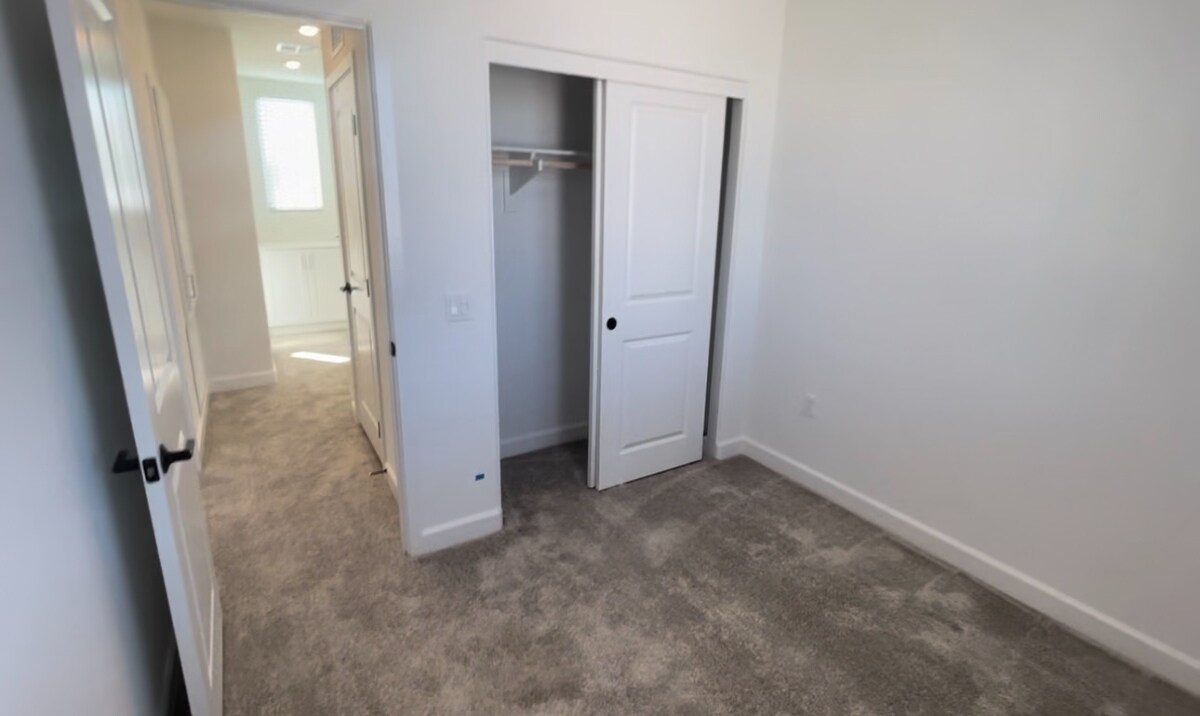Building Photo - 2115 Reed Dr