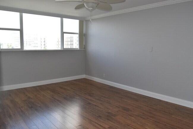 Building Photo - 1238 Hillsboro Mile