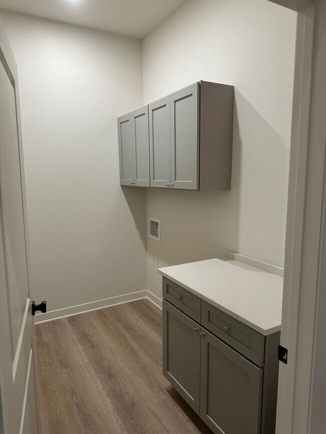Building Photo - 2-bedroom 2 bath luxury apartment housing