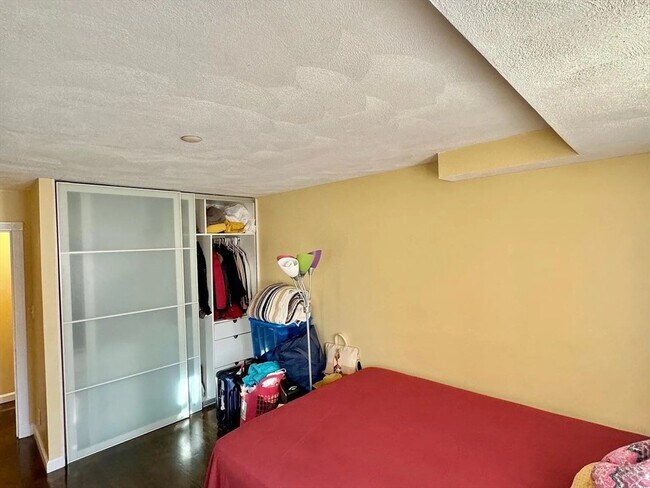 Building Photo - 205 Ferry St