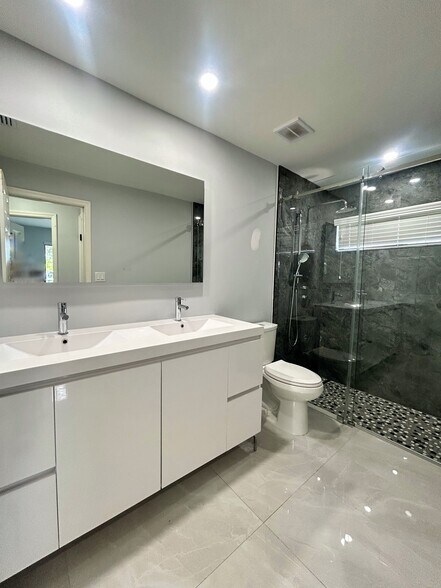 Building Photo - 10401 SW 93rd St