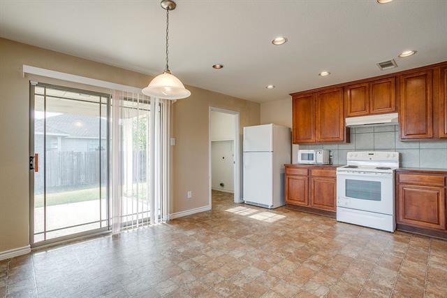 Building Photo - 14024 Esperanza Dr