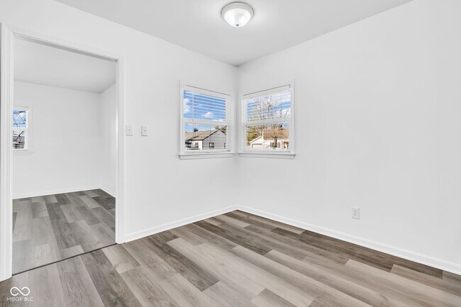 Building Photo - 420 Douglas Dr