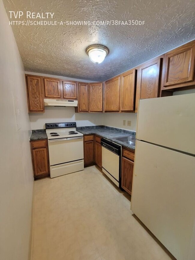 Building Photo - 1454 W River Rd N