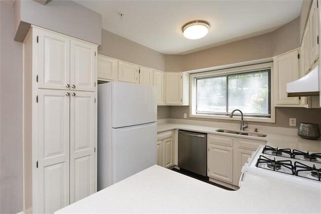 Building Photo - 607 Lismore SE