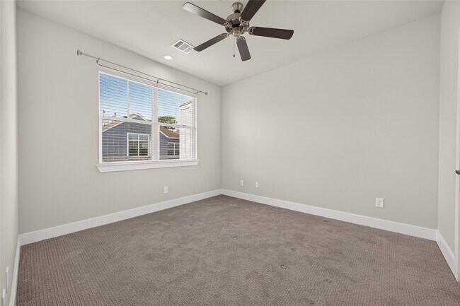 Building Photo - 8802 Hollister Pine Ct