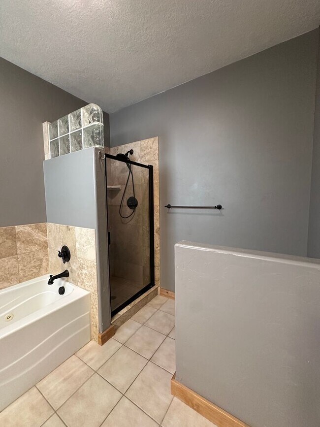 Building Photo - Cute Bungalow style home in Bozeman!  Move...