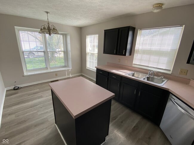 Building Photo - 5048 Shadow Pointe Dr