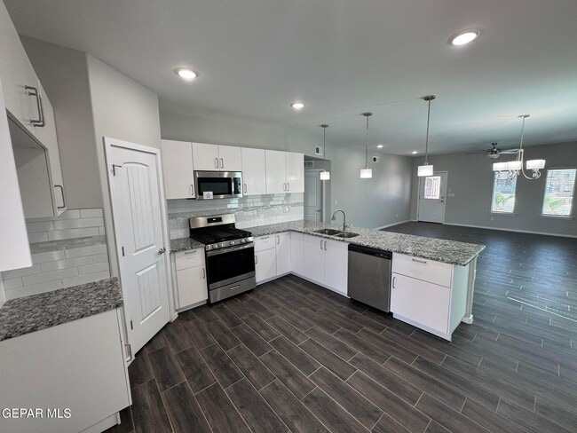 Building Photo - 13852 Paseo Alegre Dr