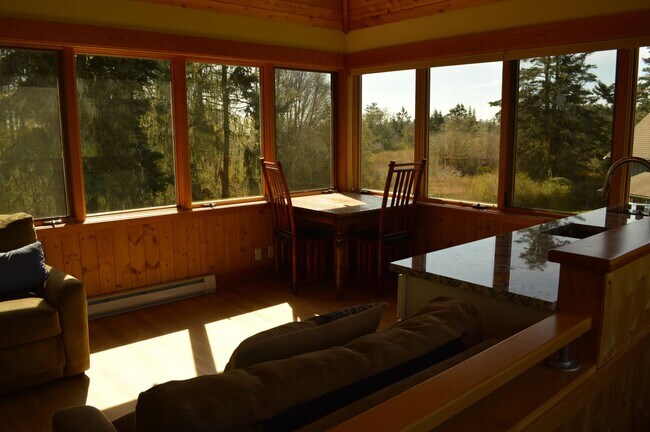 Building Photo - Furnished Home on False Bay