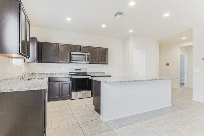 Building Photo - Bright Coolidge 4-Bedroom Home