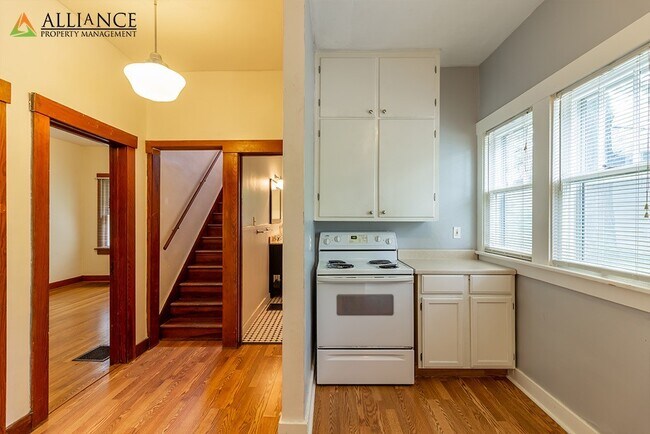 Building Photo - $300 off 1st Month's Rent!! Gorgeous Home!!