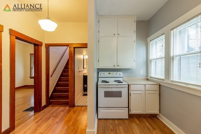 Building Photo - Gorgeous Home!!