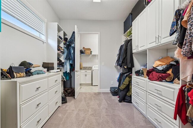 Building Photo - 10151 Henbury St