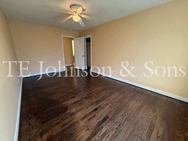 Building Photo - Spacious 4BR Home with Finished Basement, Screened Porch & Garage in Winston-Salem