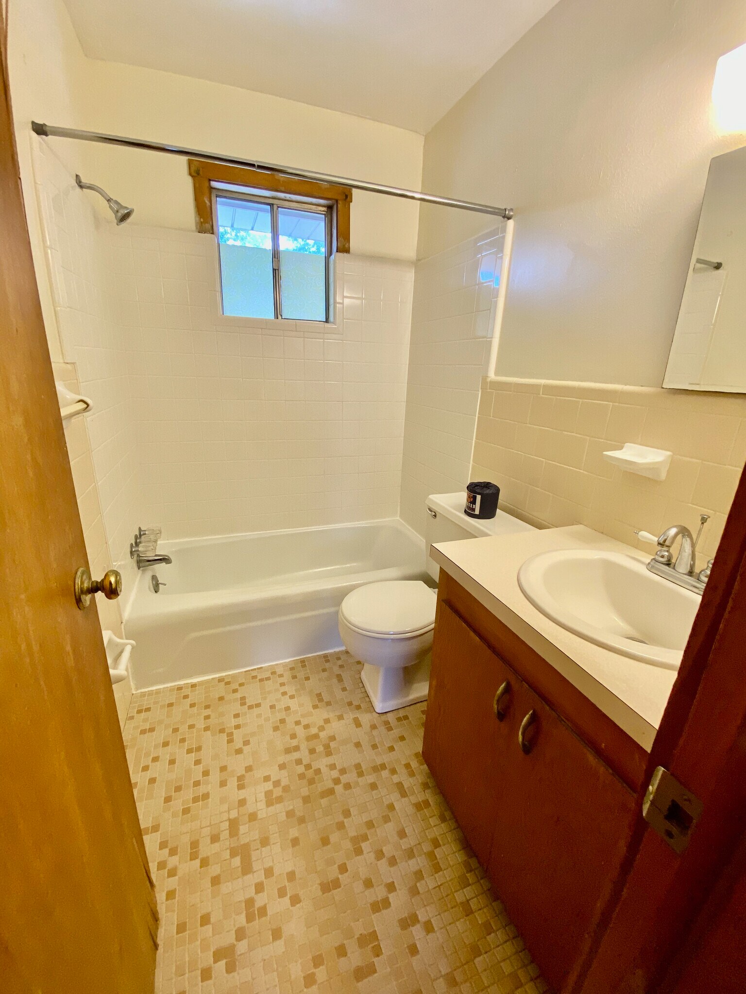 Building Photo - 207 Auburn Dr