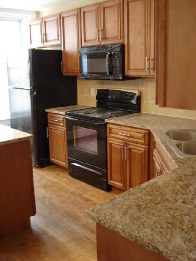 Building Photo - 5 BED/2 BATH NEAR B.U. FOR 9/1/2026