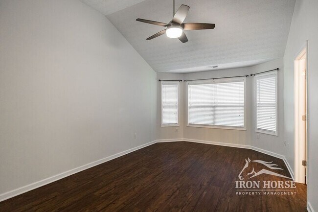 Building Photo - 112 Mint Pl