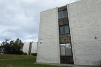 Building Photo - 37 Skyline Dr