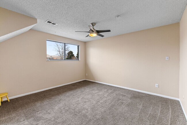Building Photo - Spacious 2 Bedroom, 1.5 Bath Townhome in Greeley!