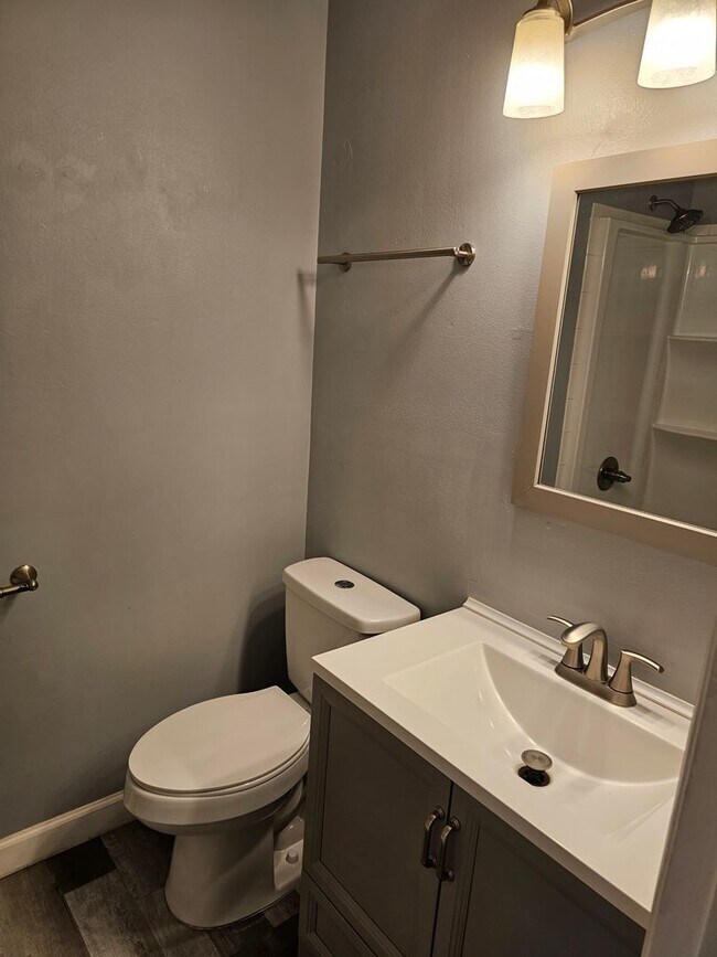 Building Photo - East Side 2 Bed 2 Bath Condo, Near Full Sail, UCF & Valencia.