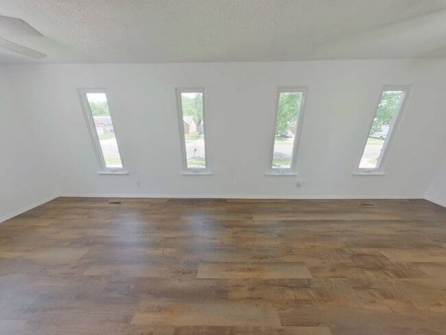 Building Photo - 4027 Danbury St