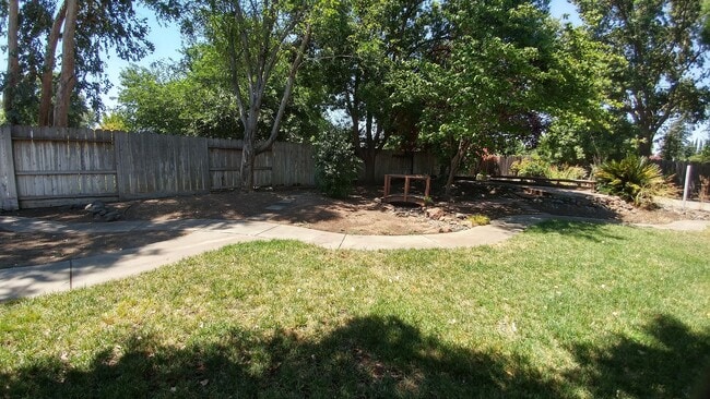 Building Photo - 552 Cimarron Dr