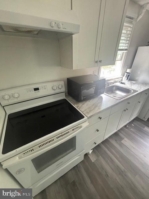 Building Photo - 16 Oak St