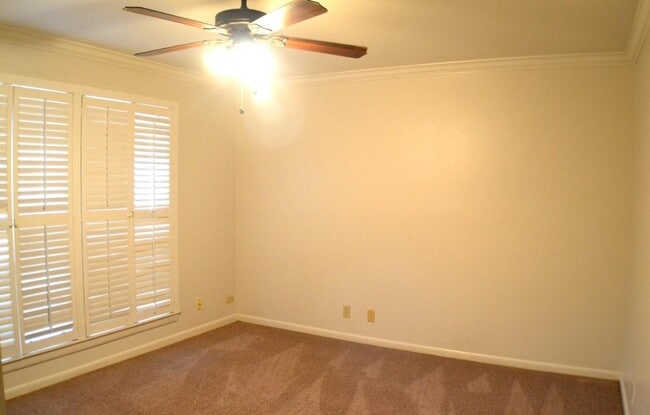 Building Photo - 165 W Rampart Dr