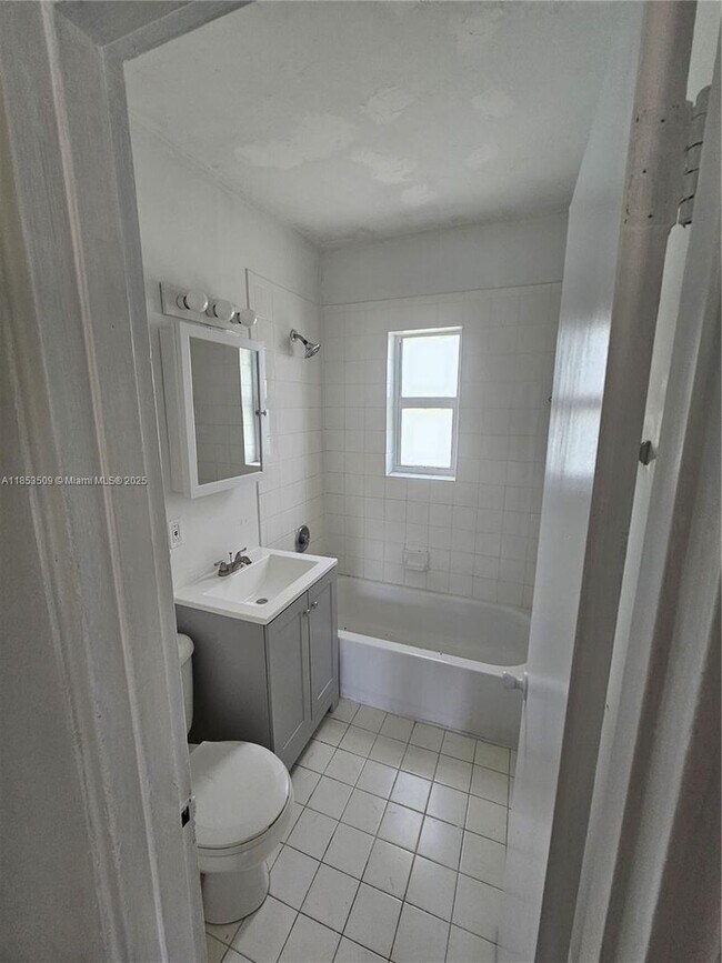 Building Photo - 225 NW 84th Terrace