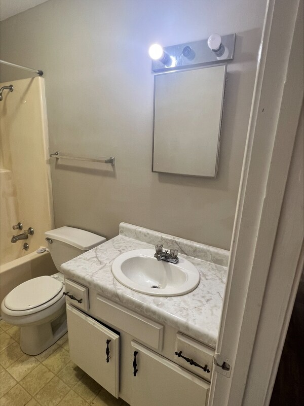 Building Photo - 115 Old Denmark Rd