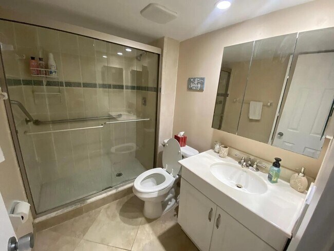 Building Photo - 10102 S Ocean Dr