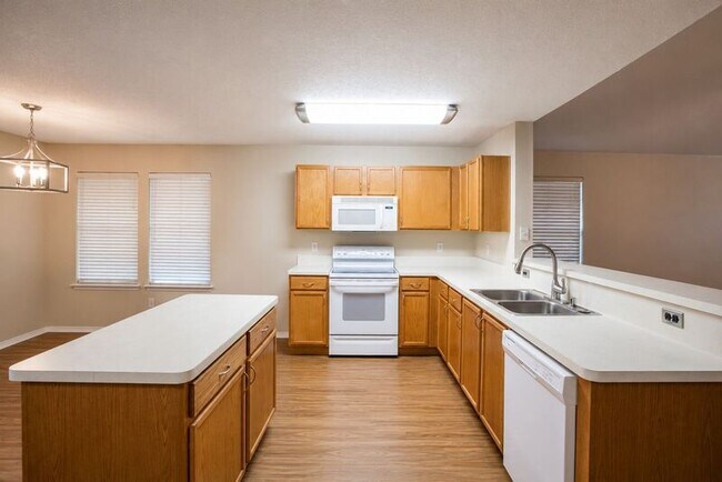 Building Photo - 1118 Water Oak Way
