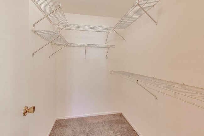 Building Photo - 2122 Southwind Cir